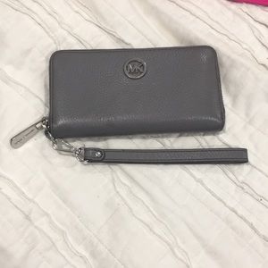 michael kors wrist wallet
